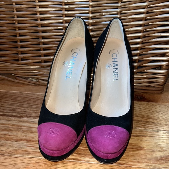 CHANEL Black & Purple/Pink Suede Pumps size 36 (6) - Picture 2 of 9